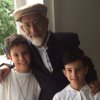 L'artista F.R. con i figli gemelli Giuseppe e Raffaele